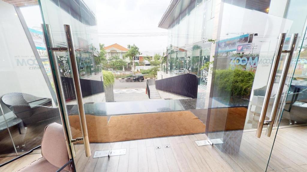 Zoom Dharmahusada Hotel Surabaya Exterior foto