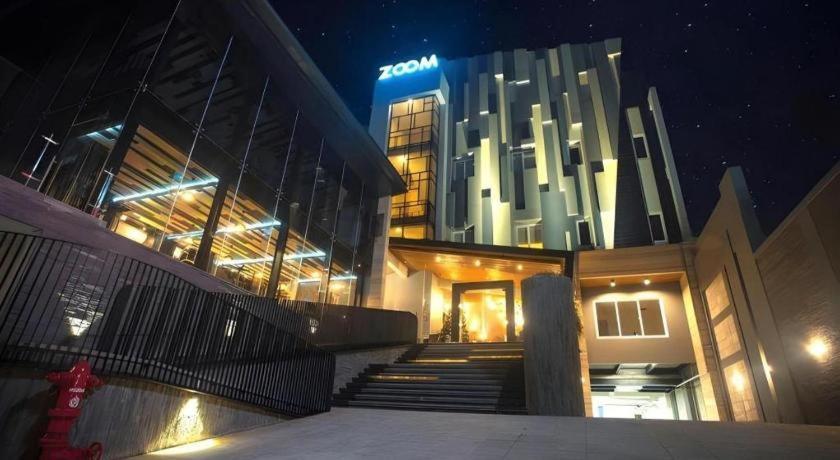 Zoom Dharmahusada Hotel Surabaya Exterior foto