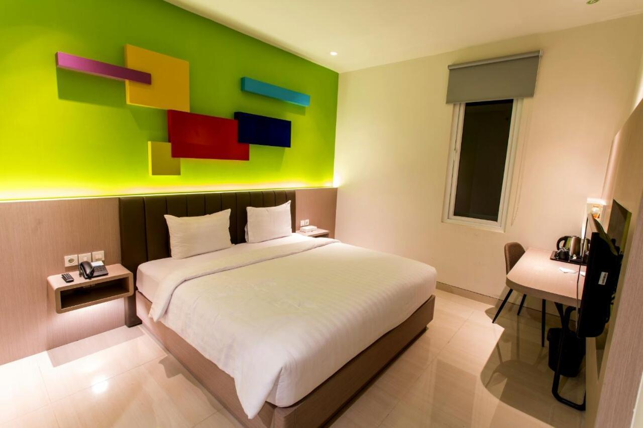 Zoom Dharmahusada Hotel Surabaya Exterior foto